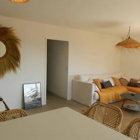 Le Lavandou, 4 Pieces, 6 Personnes - Fr-1-251-642 Apartment *