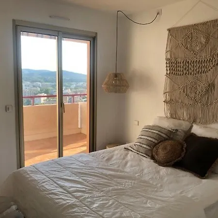 Le Lavandou, 4 Pieces, 6 Personnes - Fr-1-251-642 Apartment